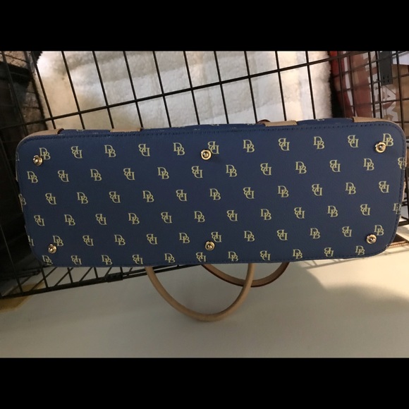 Dooney & Burke pocketbook - Picture 4 of 4